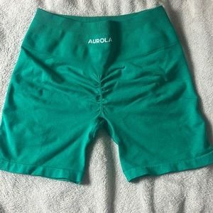 Aurola seamless workout shorts in Size L. Golf Green color ☘️